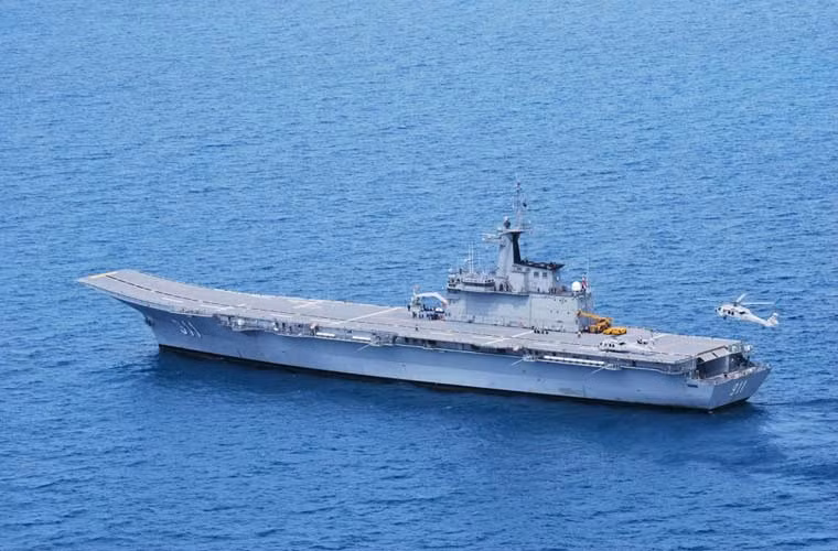 Tau san bay doc nhat Dong Nam A tai xuat