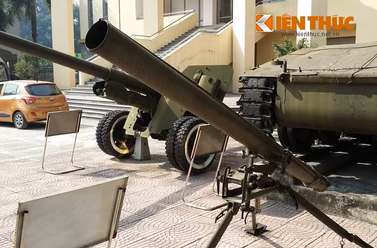 Pháo phản lực ĐKB có kết cấu đơn giản gồm ống phóng (có thể mang vác) 9P132, đạn rocket lắp đầu nổ phá mảnh 9M22M 122mm, bệ pháo 3 chân và bộ điều khiển.