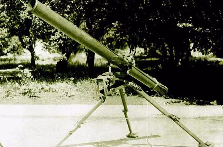 Tiếp nhận đề xuất hợp lý từ Việt Nam, chính phủ Liên Xô khi đó đã lệnh cho Bộ Quốc phòng chỉ đạo các xí nghiệp sản xuất tập trung cải tiến pháo phản lực phóng loạt BM-21 Grad phù hợp với cuộc chiến tranh du kích ở Việt Nam. Chỉ trong một thời gian rất ngắn, các kĩ sư tài ba của Liên Xô đã phát triển xong hệ thống pháo phản lực mang vác hạng nhẹ được định danh là Grad-P.