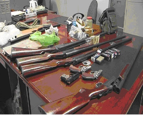 Bat “ong trum” san xuat, mua ban sung dan tai Quang Ninh