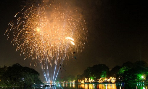 Buon vui phong vien truc Tet