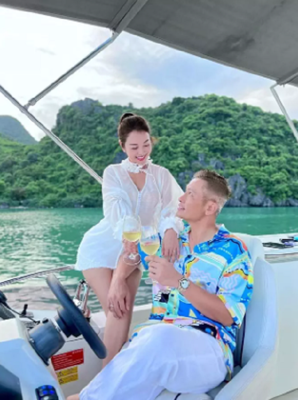 Nhung cap nghe si '3-4 mat con' van lang man nhu thua doi muoi