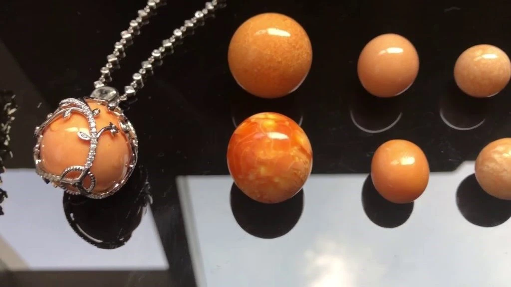 Tuổi ốc càng lớn, ngọc càng to, vân càng đẹp và đậm màu. Để có một viên ngọc ốc giác to như đồng xu cỡ lớn thường phải mất tới hàng trăm năm.