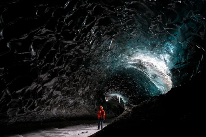 Khách tham quan có thể đi dạo ngay trong "bụng trăn" với sự hướng dẫn của các công ty thám hiểm địa phương