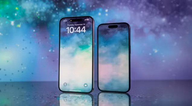 2. iPhone 15 Pro: Trọng lượng nhẹ, nút tắt mới, và chip A17 Pro với hiệu suất vượt trội, iPhone 15 Pro và Pro Max là những điện thoại hàng đầu của Apple.