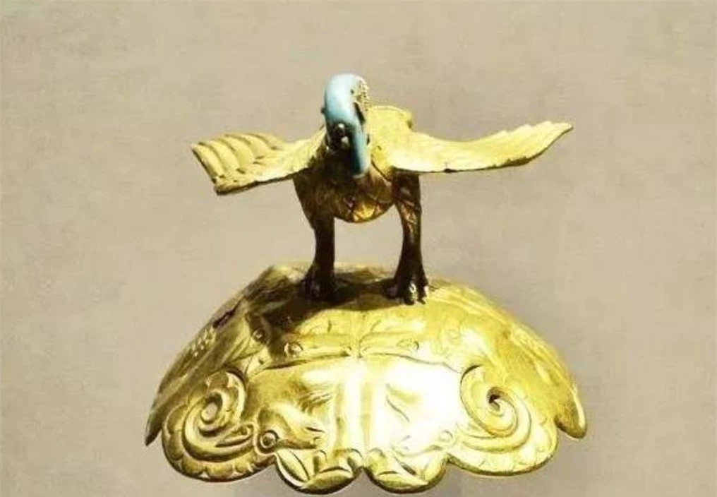 Khi ông bán chúng với giá rất thấp, ông không chỉ bán mất cổ vật quý giá mà còn gặp một khoản lỗ lớn khi giá trị thực của chúng được xác định.