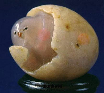 Cuộc săn lùng đá quý tại đây đã diễn ra từ những năm 1980, với những người may mắn tìm được những viên đá quý độc đáo.