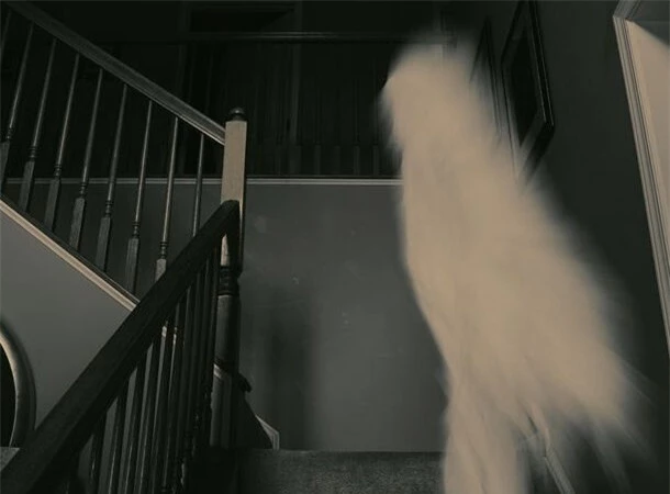 2. Quán rượu ma ám ở Sydney: Khách sạn Carlisle Castle ở Sydney ghi lại nhiều sự kiện kỳ quái. Những sự cố bao gồm chai rượu đắt tiền rơi xuống, bóng đen nhảy múa, nhiều người tin rằng đó có thể là hồn ma của người làm việc tại quán.