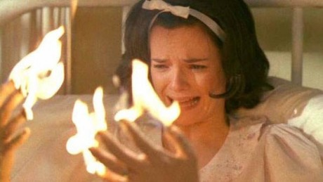 4. Cơ thể tự bốc cháy: Có khoảng 200 trường hợp cơ thể tự bốc cháy được ghi nhận trong lịch sử. Nạn nhân thường là người già, người bệnh, hoặc đang say rượu.