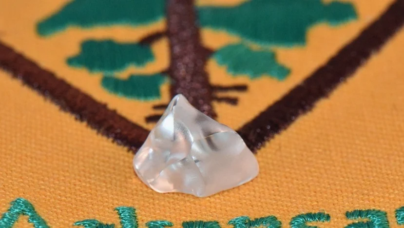 Một thời gian sau, Evans nhận được thông báo chính thức rằng viên đá thủy tinh mà anh nhặt được thực chất là một viên kim cương không màu, nặng 4,87 carat.