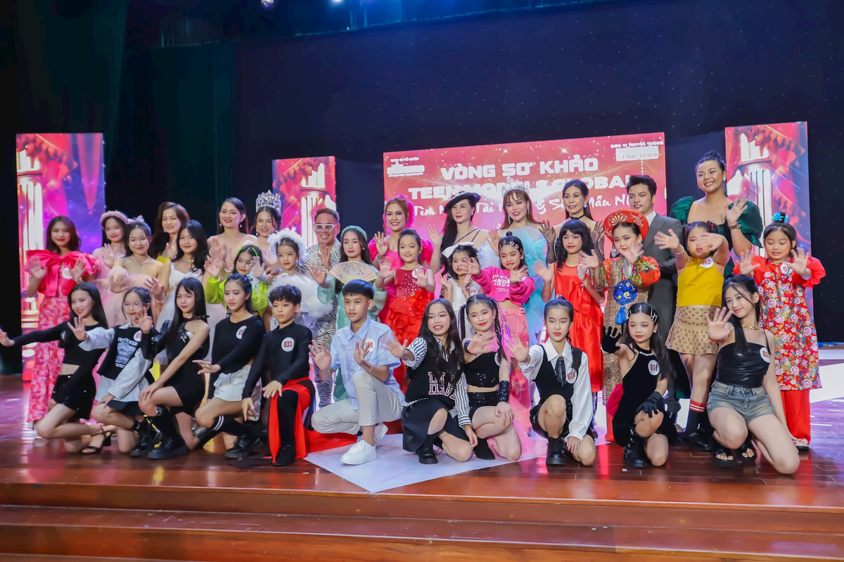 Hang tram thi sinh nhi du So khao cuoc thi 'Teen Models Global'