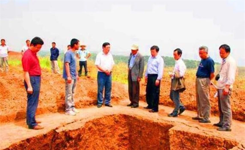 Điều đáng tiếc là chiếc quan tài có giá trị nghiên cứu cao nhất đã bị đốt cháy, dẫn tới di tích văn hóa quý giá bị mất đi vì sự hiểu lầm tai hại của ông lão.