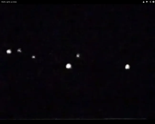 Xuất hiện thường xuyên vào ban đêm, những đốm sáng có kích thước bóng rổ bỗng nhiên hiện lên giữa không gian, tạo nên một bức tranh huyền bí và đầy ấn tượng.