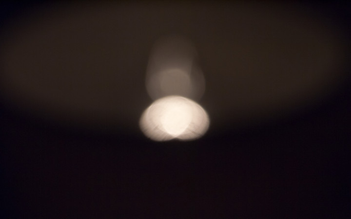 Các giả thuyết của nhà khoa học đều xoay quanh hiện tượng ảo ảnh quang học do tương tác giữa lớp không khí lạnh và lớp không khí ấm.