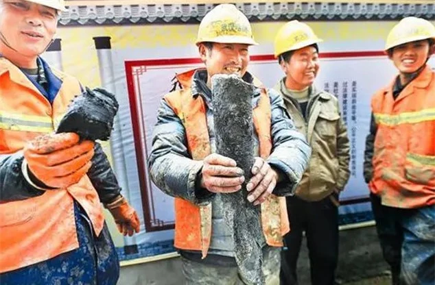 Giá trị của nó được mô tả là không chỉ đơn thuần là cao, mà thậm chí còn không thể định giá. Các chuyên gia tin rằng khu vực công trường có thể chứa đựng nhiều báu vật khác.