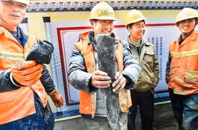 Giá trị của nó được mô tả là không chỉ đơn thuần là cao, mà thậm chí còn không thể định giá. Các chuyên gia tin rằng khu vực công trường có thể chứa đựng nhiều báu vật khác.