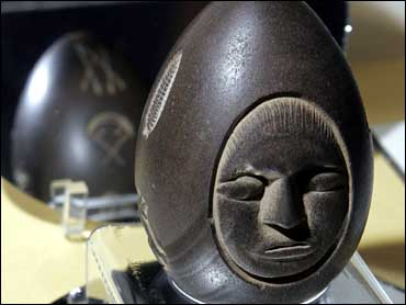 Các giả thuyết về nguồn gốc của hòn đá bao gồm một vật kỷ niệm giữa hai bộ lạc thổ dân da đỏ, công cụ của người Celtic hoặc người Inuit, lôi thạch, và thậm chí một mật mã của người ngoài hành tinh.