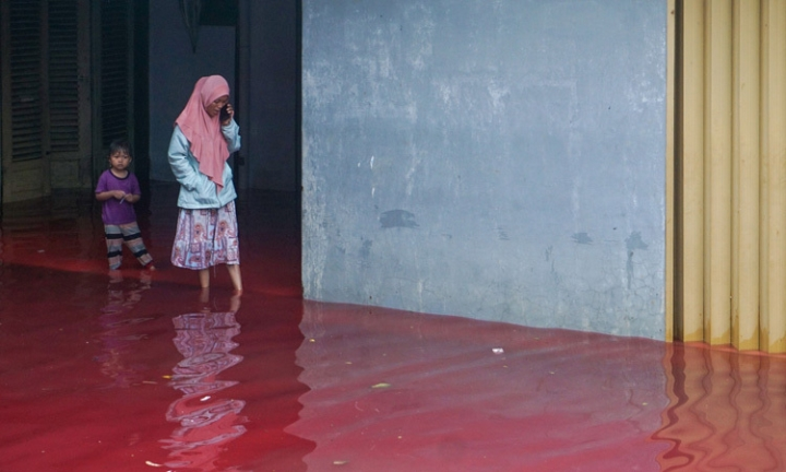 Thời trung cổ, trong thời kỳ đen tối tại Đức vào năm 1348 – 1349, khi "Cái chết đen" gây nên nhiều đau thương, một cơn "mưa máu" kéo dài hơn 2 ngày khiến người ta hoảng sợ và đặt nhiều suy luận về điềm báo tội ác.