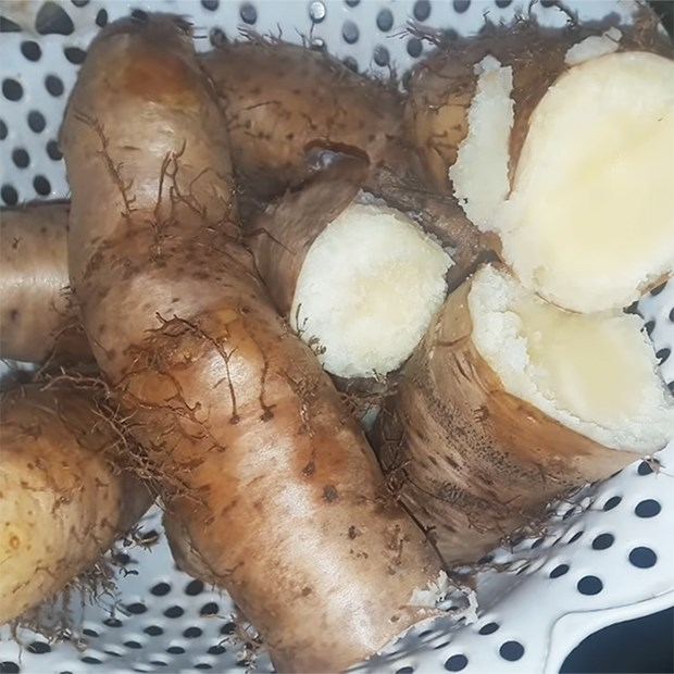 Cách nấu nướng củ từ đa dạng, như luộc, xào, nấu canh, nướng, và nhiều ứng dụng khác trong việc cải thiện sức khỏe.