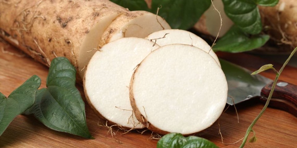 Củ từ chứa nhiều vitamin C, vitamin A và beta carotene, giúp ngăn chặn sự hình thành và phát triển các tế bào gây ung thư.