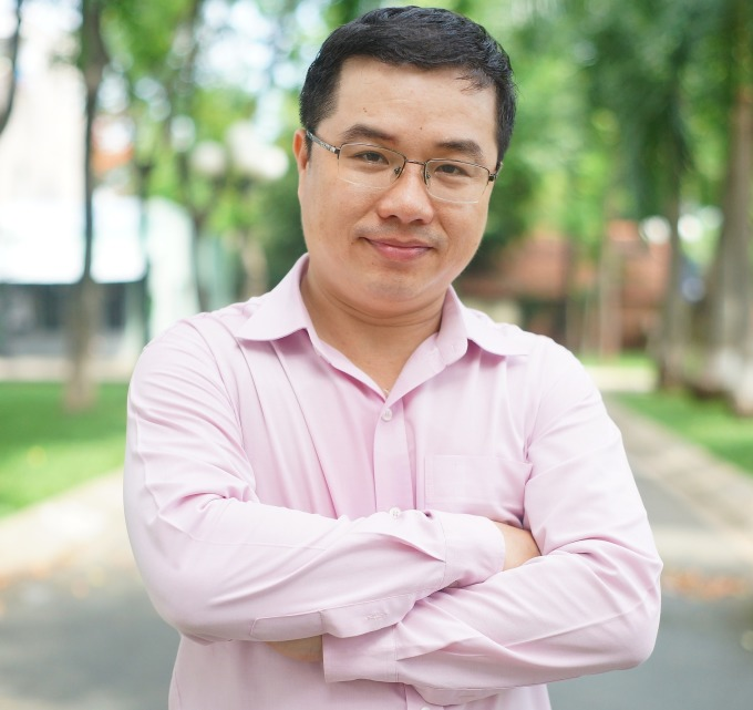 4. PGS.TS Nguyễn Thời Trung: Viện trưởng Viện Khoa học tính toán và Trí tuệ nhân tạo, Trường Đại học Văn Lang, là một trong những nhà khoa học Việt Nam "ảnh hưởng nhất thế giới" năm 2023 với đóng góp quan trọng trong cơ học tính toán và phương pháp phần tử hữu hạn.