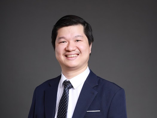 2. PGS.TS Lê Hoàng Sơn: Phó Viện trưởng Viện Công nghệ thông tin, Đại học Quốc gia Hà Nội, chuyên nghiên cứu về trí tuệ nhân tạo, khoa học máy tính, có đóng góp lớn trong các ứng dụng y tế, giáo dục và môi trường.