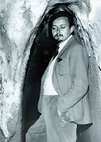 Alberto Tulli, giám đốc phụ trách Ai Cập học tại Bảo tàng Vatican, phát hiện cuộn giấy cổ này tại Cairo vào năm 1933. Mặc dù cuốn sách đã bị hư hỏng nặng, nhà Ai Cập học Italia Boris de Rachewiltz đã dịch và tuyên bố đó là một phần ghi chép lịch sử.