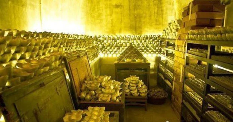 Gia Khánh nhận ra rằng quyết định loại bỏ Hòa Thân giống như "giết gà lấy trứng", và tài sản lớn của ông trở thành một khoản chi phí lớn để kiểm soát những cuộc nổi dậy và giữ vững triều đình.