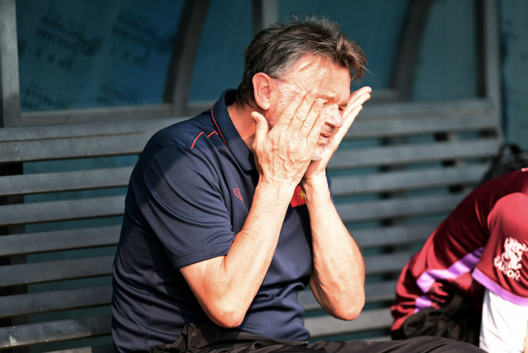 Tuyen Viet Nam: HLV Troussier nhu ngoi tren dong lua-Hinh-3