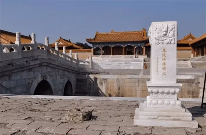 Trong một sự cố khác, lăng mộ của ông bị ngập lụt do dòng nước ngầm, sau khi điều tra, phát hiện hai Hoàng tử đã giấu nhẹm thông tin về "đá mẹ". Họ bị trừng phạt và xử tử.