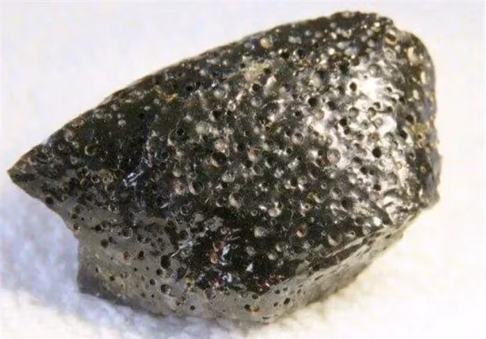 "Đá mẹ" là loại đá vôi quý hiếm, ngâm trong mạch nước ngầm hàng nghìn năm.