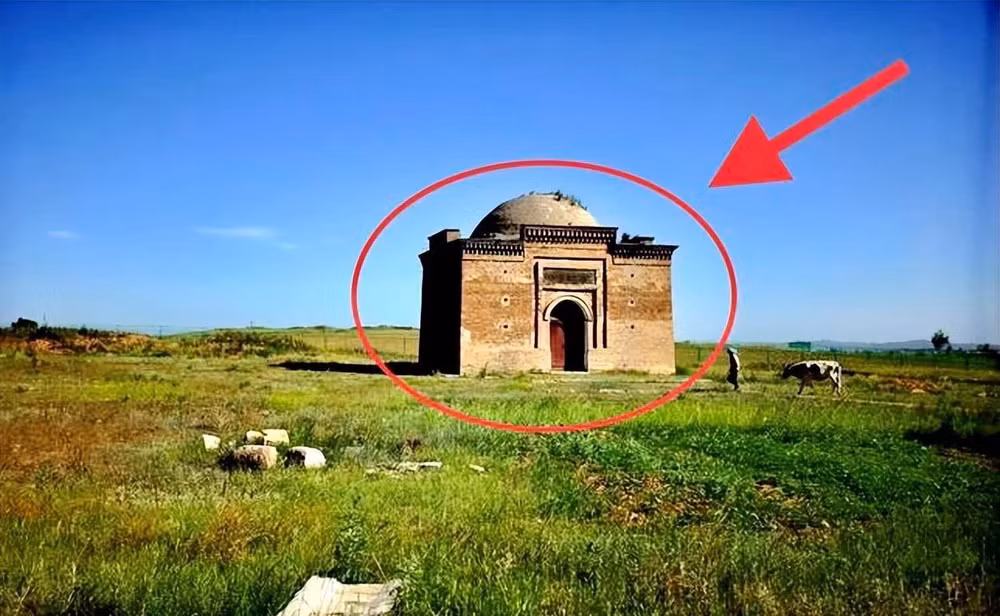 Thay quan tai duoi toa nha, chuyen gia phan cau chan dong gioi khao co