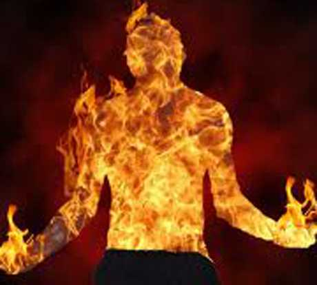 Tuy nhiên, nguyên nhân vì sao nạn nhân vẫn giữ nguyên tư thế bị cháy thì vẫn là một bí ẩn.