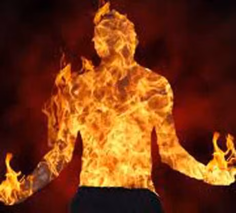 Tuy nhiên, nguyên nhân vì sao nạn nhân vẫn giữ nguyên tư thế bị cháy thì vẫn là một bí ẩn.