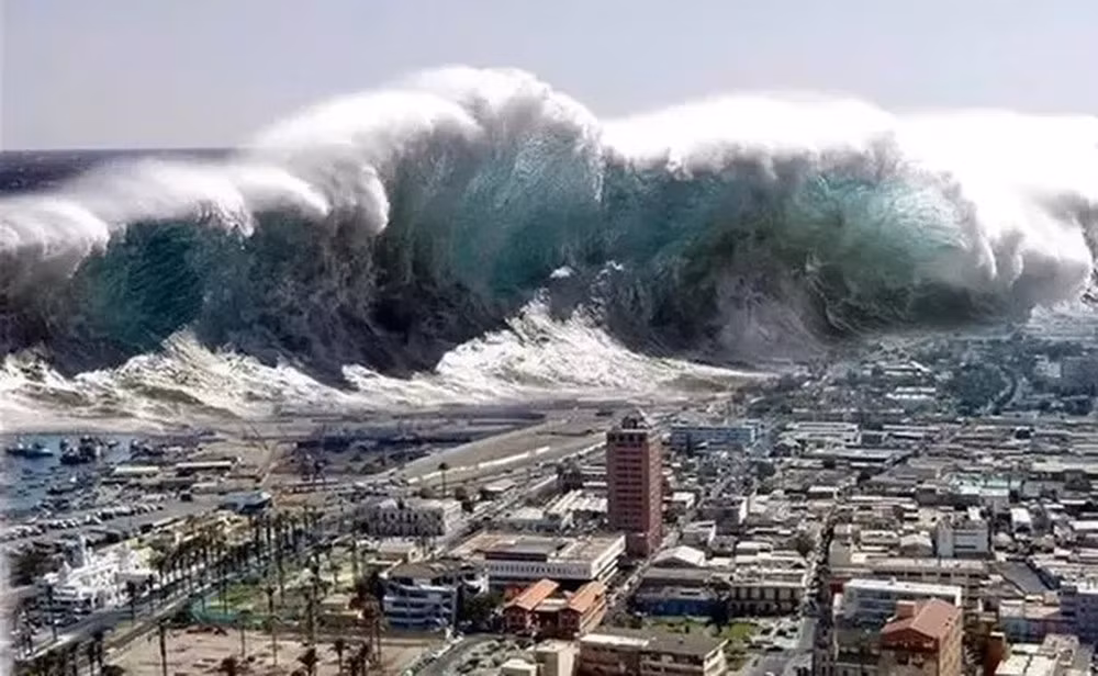 Sóng thần là cơn sóng lớn do động đất, núi lửa, sụt lở đất dưới đáy đại dương gây ra, có khả năng tạo ra thiệt hại lớn.