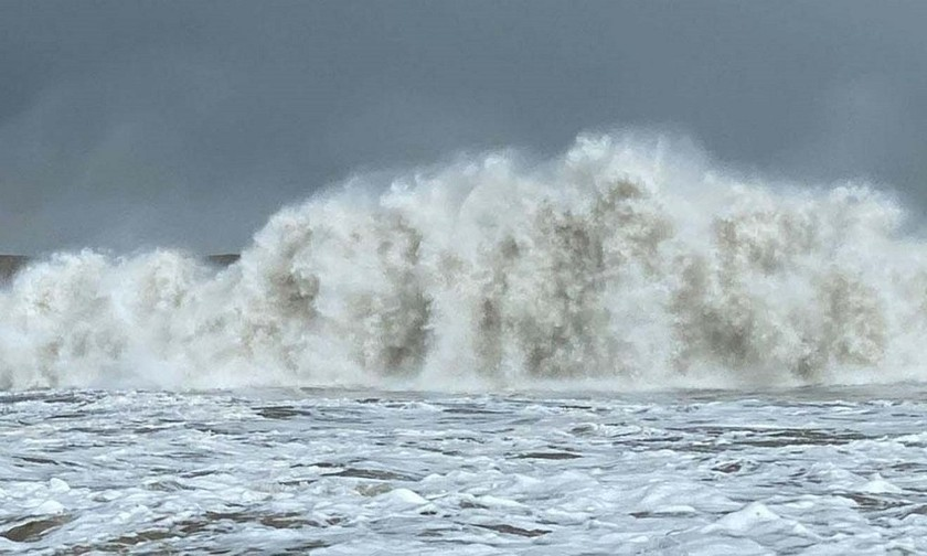 2. Triều cường, bão lụt, sóng thần: Những hiện tượng kỳ lạ xảy ra ở đại dương này do hệ thống khí hậu mạnh gây ra, chủ yếu ở gần bờ. Bão triều cường có độ phá hủy mạnh và mực nước biển cao bất thường.