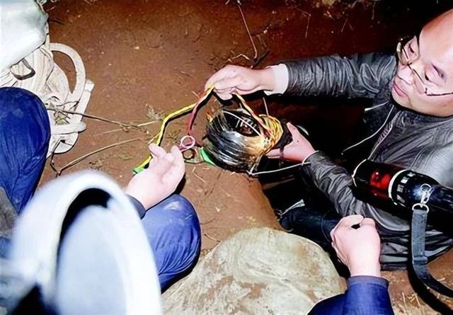 Sự việc được phát hiện khi những nhân viên quản lý di tích tìm thấy một lưỡi cưa sắt gãy, nghi ngờ có hoạt động trộm mộ.