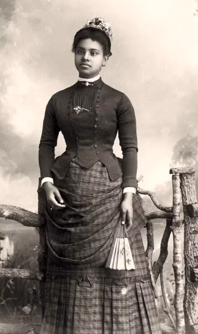 5. Xu hướng nhịn ăn, với nhiều cô gái trẻ từ chối ăn và tin rằng họ có thể sống mà không cần thức ăn, có thể liên quan đến chứng chán ăn tâm thần.