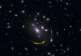 Thiên hà cổ đại MRG-M0138 xuất hiện với 5 hình ảnh khác nhau, trong khi siêu tân tinh Encore xuất hiện với 2 hình ảnh khác nhau, được đặt tên là Requiem và Encore.