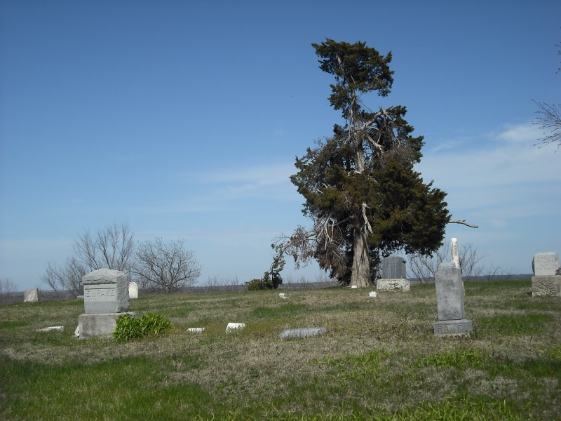 4. Nghĩa trang Stull - Mỹ: Là một trong những địa điểm ma quái ám ảnh nhất hành tinh, nghĩa trang ở Kansas tồn tại nhiều câu chuyện kinh dị, bao gồm nhiều vụ giết người và những người treo cổ mà không tìm thấy hung thủ. Có tin đồn rằng nơi đây là một trong bảy cổng địa ngục ở Mỹ.