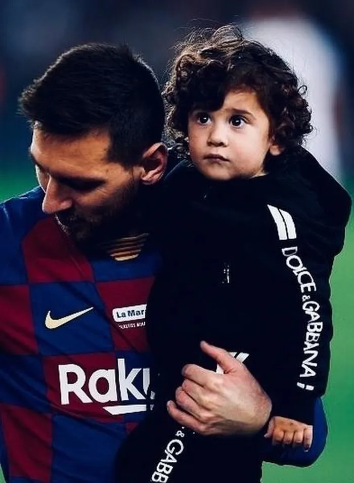 Năm 2017, 10 năm kể từ ngày bắt đầu hẹn hò, Messi và Roccuzzo tổ chức hôn lễ. Một năm sau ngày cưới, vợ chồng M10 đón con thứ ba, bé Ciro, sinh năm 2018.