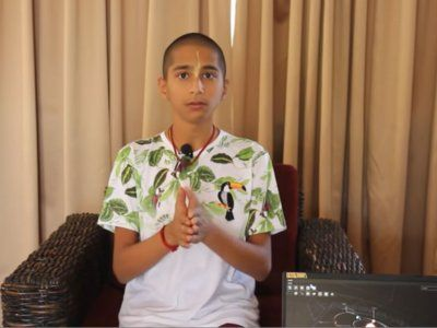 Thần đồng tiên tri Ấn Độ Abhigya Anand sinh năm 2006 ở Ấn Độ, được biết đến như một thần đồng với trí thông minh hơn người. Cậu được coi là một trong những nhà tiên tri nổi tiếng và trẻ tuổi nhất hiện nay.