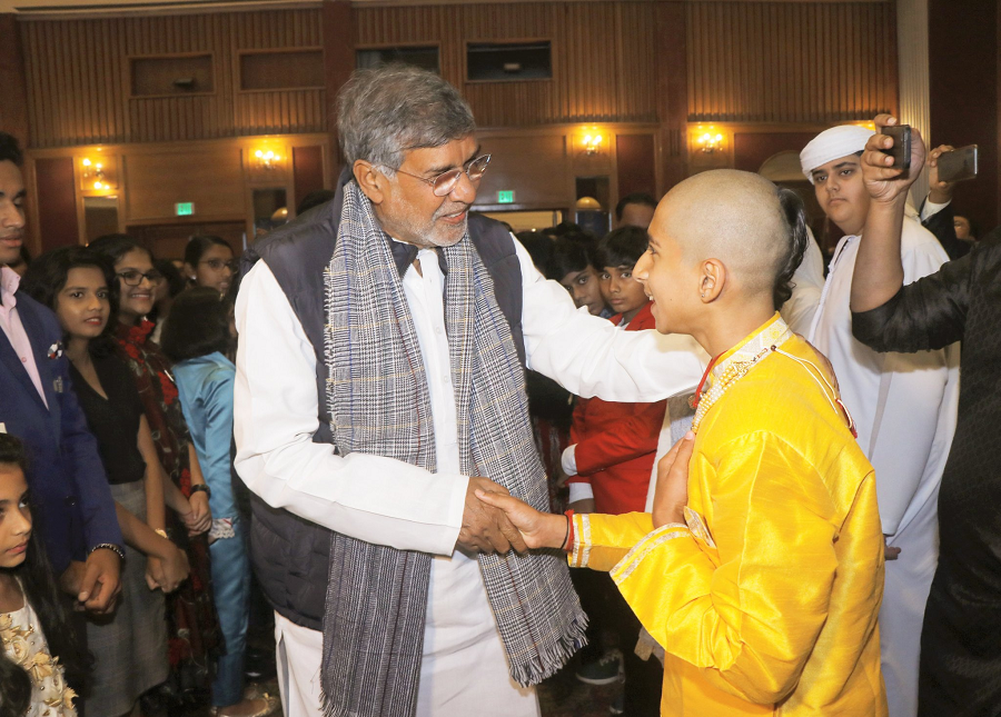 Nhờ khả năng chiêm tinh của mình, Abhigya Anand đã đưa ra nhiều dự đoán về các sự kiện trong tương lai và rất nhiều lời tiên tri đã trở thành sự thật, khiến tất cả mọi người sửng sốt.