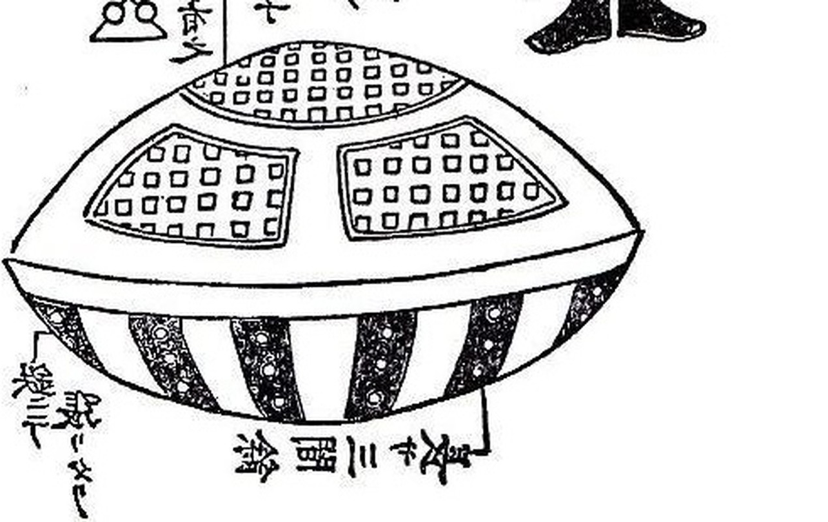 Cô mang theo một chiếc hộp mà cô từ chối mở. Ngư dân địa phương nghi ngờ cô là một công chúa nước ngoài được phái đến.