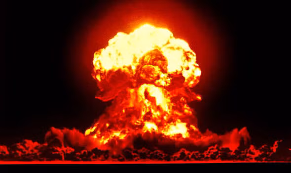 Vụ thử vũ khí hạt nhân đầu tiên trên thế giới diễn ra ở New Mexico. Vụ nổ này tạo ra luồng ánh sáng mạnh đến mức một phụ nữ mù có tên Georgia Green hỏi anh trai rằng thứ sáng lòa đó là gì. Khi ấy, hai anh em Georgia ở cách xa vụ thử hạt nhân khoảng 80 km.