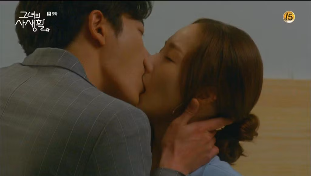 7 canh hon manh liet nhu muon nuot ban dien cua cac sao nam