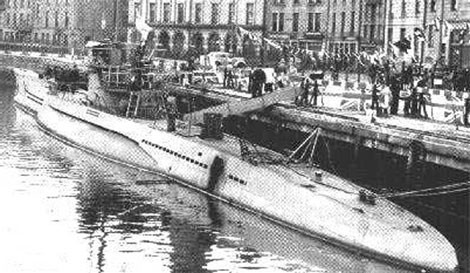 Công ty Schichau-Werke đóng tàu ngầm U-1206 và cho hạ thủy nó vào tháng 6/1943. Đến ngày 16/3/1944, tàu ngầm U-1206 được biên chế vào Lữ đoàn U-Boat số 8 thuộc Hải quân Đức Quốc xã.