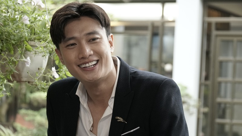 Ve nha di con: Quoc Truong bi hoi nen phai doi toc gia dong vai Vu?-Hinh-2