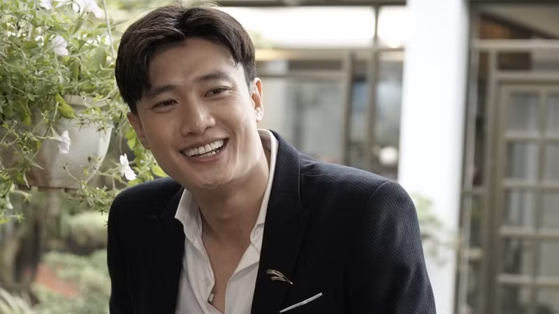 Ve nha di con: Quoc Truong bi hoi nen phai doi toc gia dong vai Vu?-Hinh-2