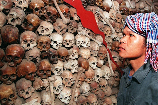 Hộp sọ người chất thành bức tường cao tại Bảo tàng Nhà tù Tuol Sleng ở thủ đô Phnom Penh là minh chứng cho tội ác rùng rợn của Khmer Đỏ và Pol Pot.